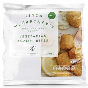 Vegetarian Scampi Bites Linda McCartney. Bocaditos estilo gambas vegetariano hechos de soja texturizada rehidratada y proteína de trigo; en un crujiente revestimiento de pan rallado